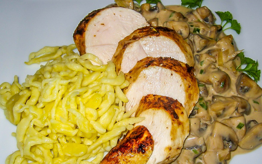 Hähnchenbrustfilet mit Rahmchampignons und selbstgemachten Spätzle