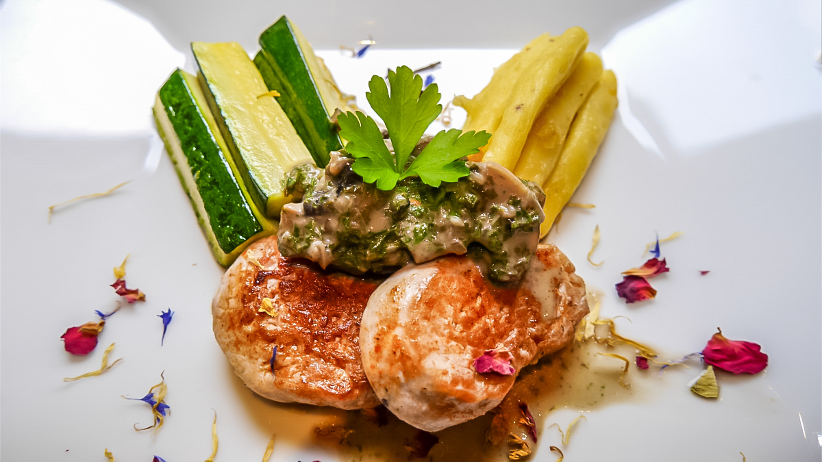 Rezept Selbstgemachte SchupfnudelnSchweinefilet mit Champignonsoße, Zucchini und selbstgemachten Schupfnudeln